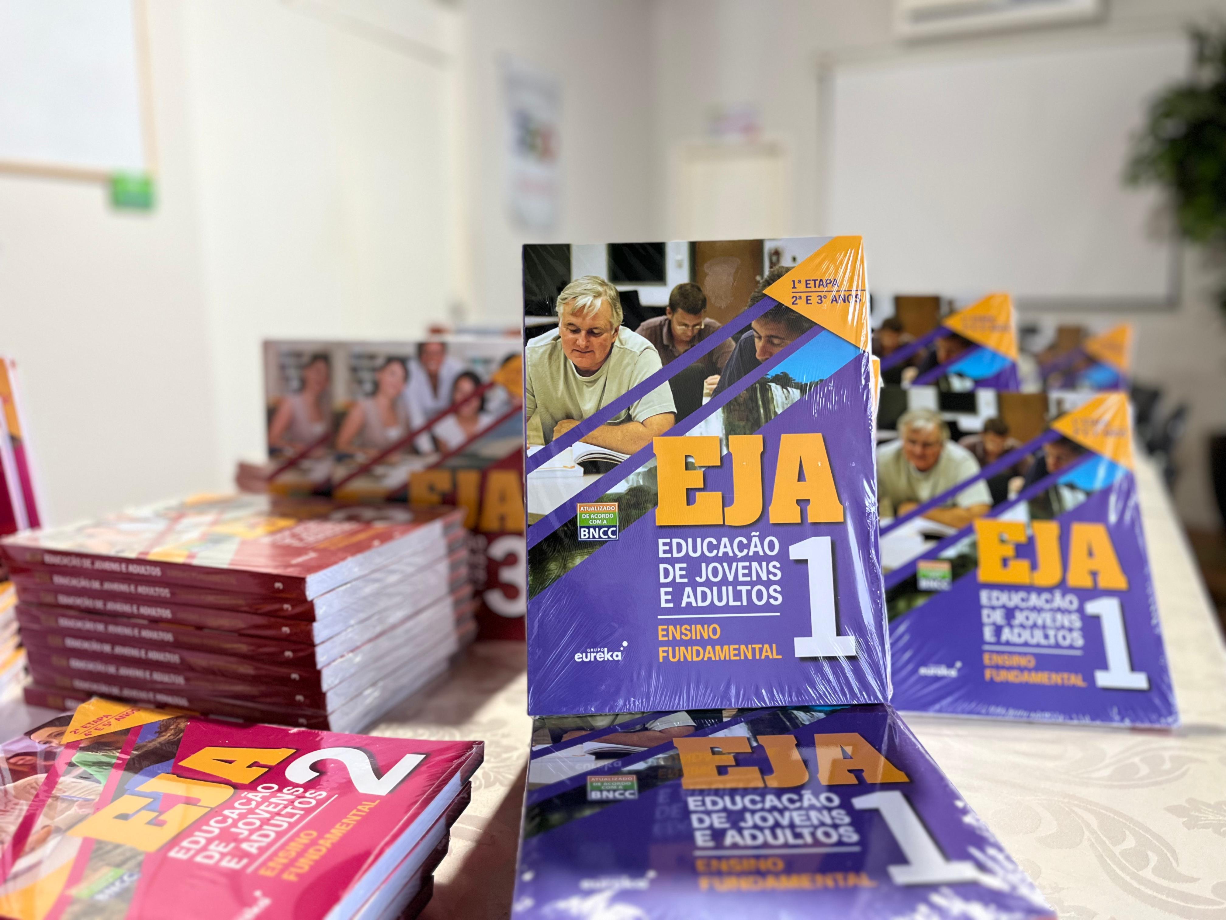 EDUCAÇÃO DE CACULÉ RECEBE NOVOS MATERIAIS DIDÁTICOS PARA EDUCAÇÃO DE JOVENS E ADULTOS (EJA)