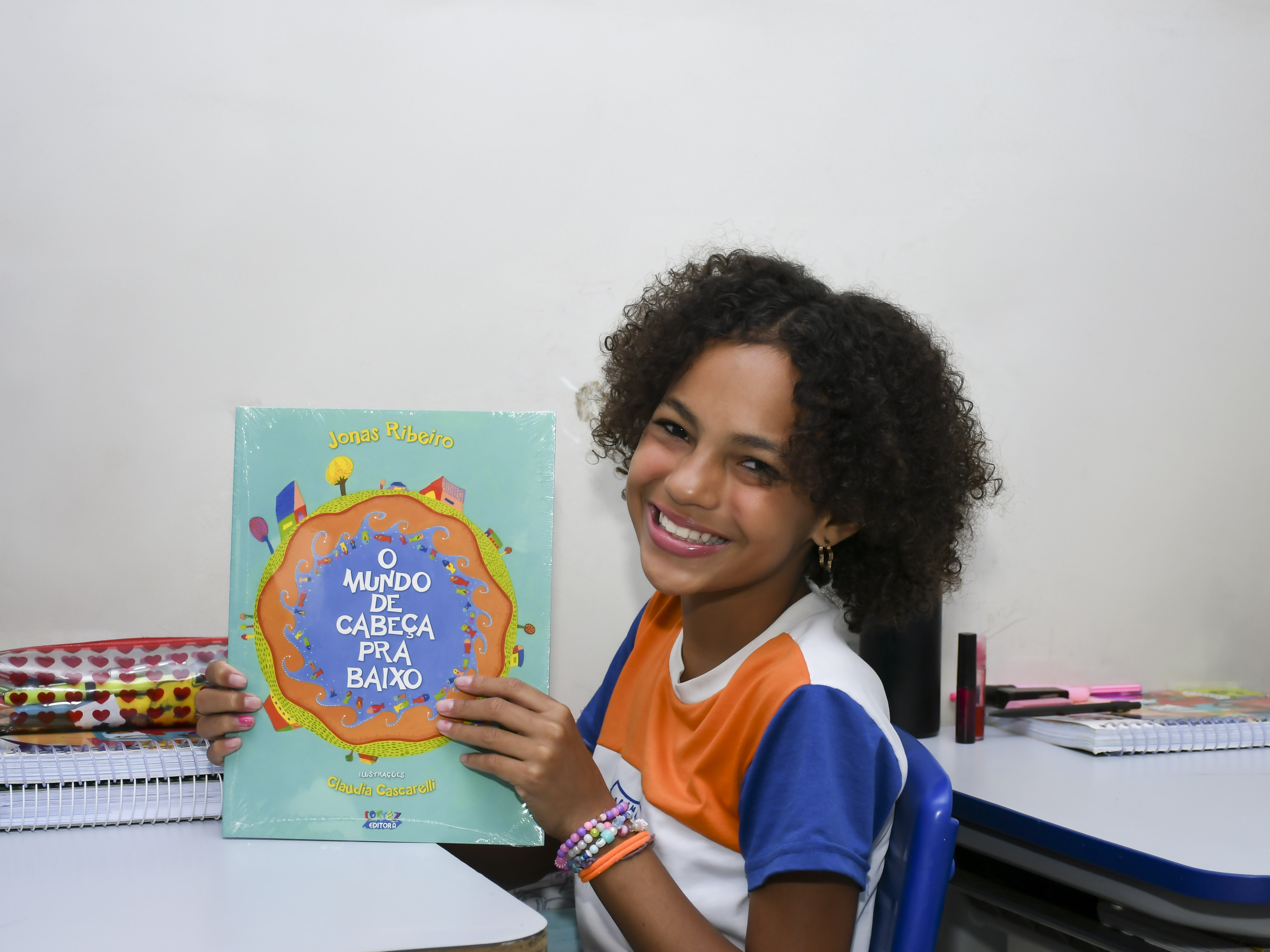 EDUCAÇÃO EM FOCO: ESCOLAS DE CACULÉ RECEBEM KITS DE ALFABETIZAÇÃO E ALUNOS COMEMORAM CHEGADA DOS NOVOS LIVROS
