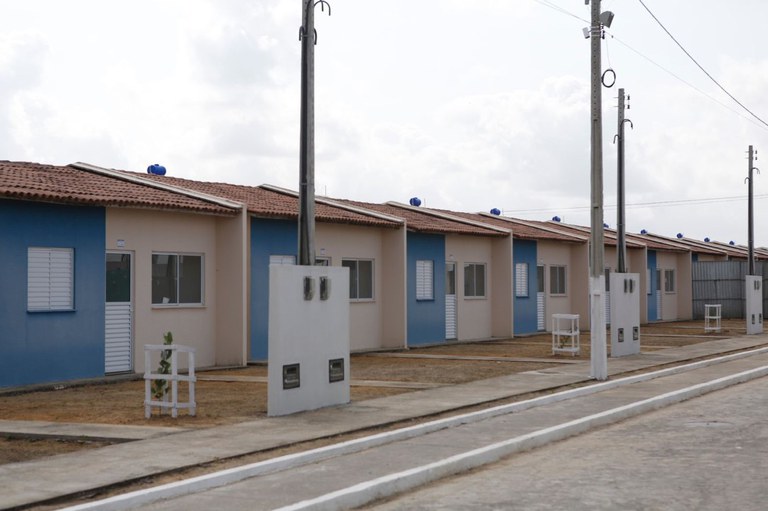 PREFEITO DE CACULÉ ASSINA ORDEM DE SERVIÇO PARA CONSTRUÇÃO DE 20 CASAS POPULARES