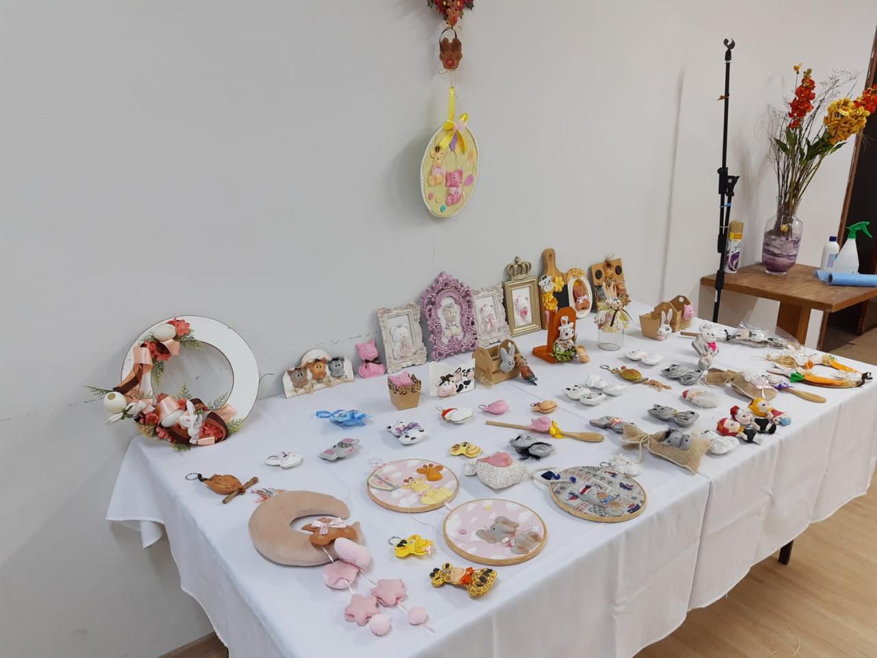 PREFEITURA DE CACULÉ OFERECE CURSO GRATUITO DE MIMOS INFANTIS, BICHINHOS E FLORES ARTIFICIAIS
