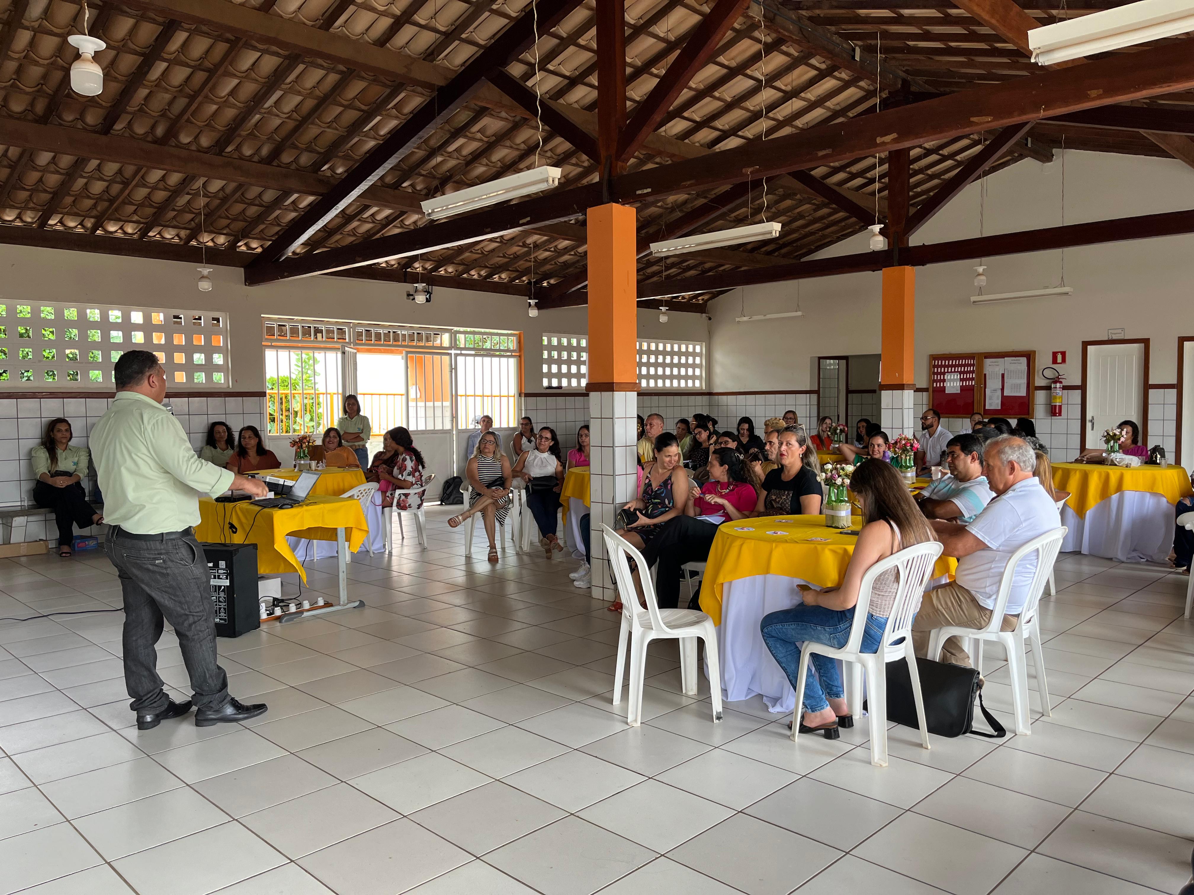 PRÉ-JORNADA PEDAGÓGICA EM CACULÉ IMPULSIONA CAPACITAÇÃO PARA PROFISSIONAIS DA EDUCAÇÃO