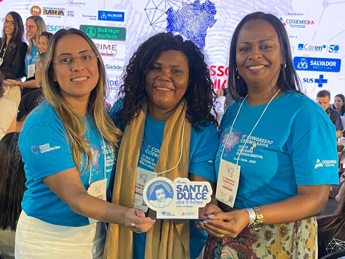 CACULÉ RECEBE MAIS UMA PREMIAÇÃO NA ÁREA DA SAÚDE DURANTE CONGRESSO EM SALVADOR