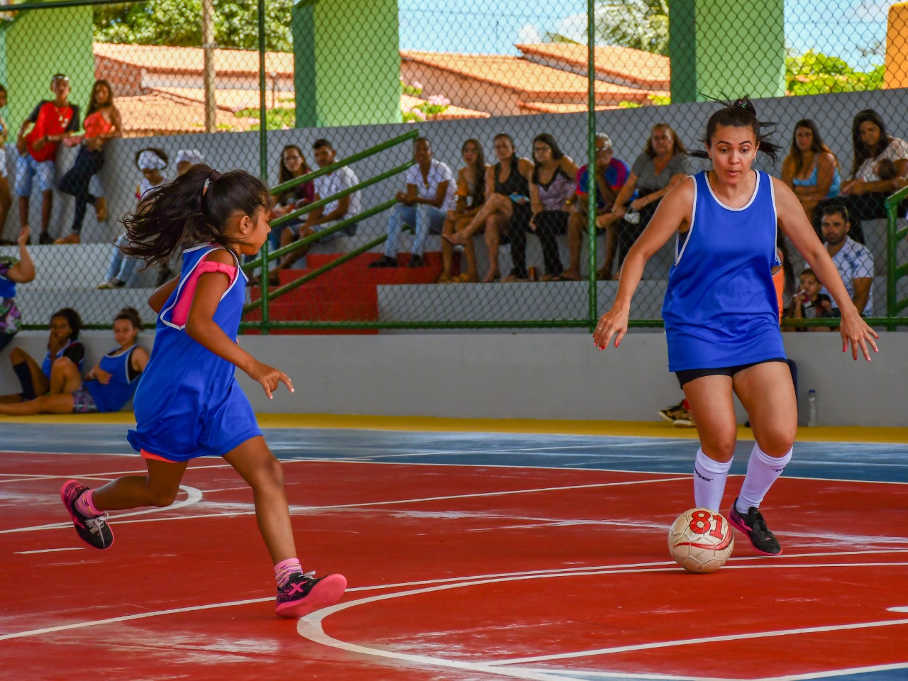 PREFEITURA REALIZA TORNEIO DE FUTSAL NA SEDE E POVOADO DA VÁRZEA GRANDE ENTRE SERVIDORAS DO MUNICÍPIO